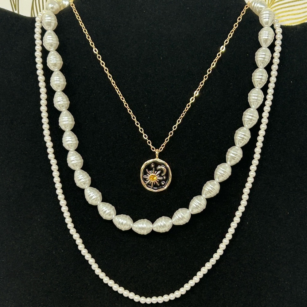 Pearl and Gold Necklace Set